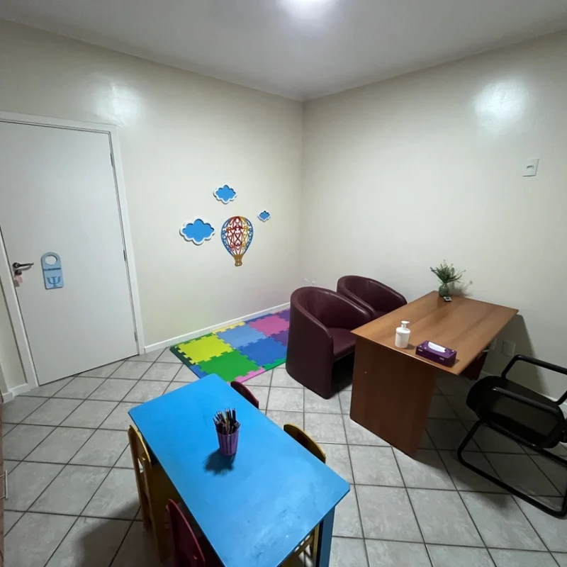 sala-4-poltrona-e-cadeira-1024x768-1.webp